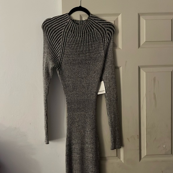 Long sleeve sweater dress with a back cutout and split in the back - Picture 1 of 6